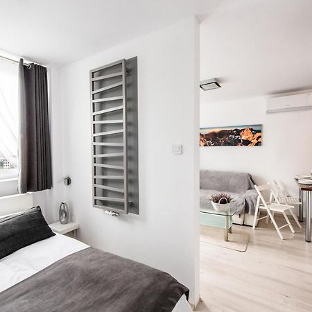 Alma Apartments Grzybowska Βαρσοβία Εξωτερικό φωτογραφία